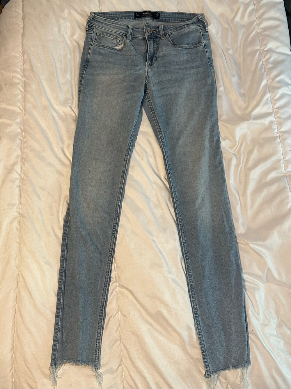 Hollister Distressed Bottom Light Wash Women's Skinny Jeans 7L